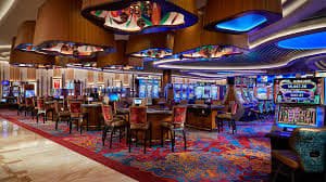 Kartu strategi Free Bet Blackjack menampilkan keputusan optimal untuk setiap kombinasi kartu pemain dan dealer
